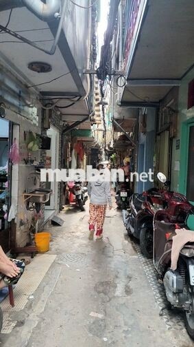 Cho thuê nhà 2 lầu hẻm 3m Nguyễn Trãi Q1