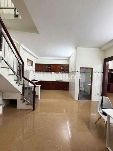 CHO THUÊ NHÀ ĐỐI DIỆN VINCOM THỦ ĐỨC. NGANG 10 MÉT, 1TRỆT 1LẦU 2PN 2WC