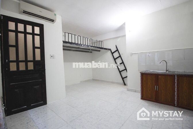 Phòng gác cửa sổ lớn đường Cao Thắng Quận 10 - Hòa Hưng 