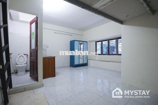 Phòng gác cửa sổ lớn đường Cao Thắng Quận 10 - Hòa Hưng 