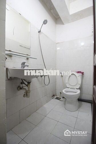 Phòng gác cửa sổ lớn đường Cao Thắng Quận 10 - Hòa Hưng 
