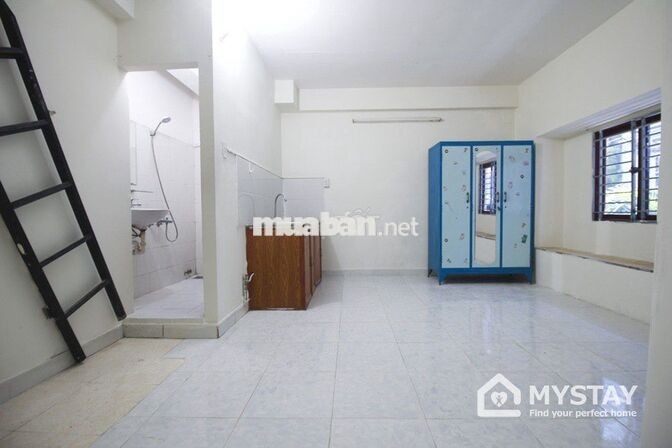 Phòng gác cửa sổ lớn đường Cao Thắng Quận 10 - Hòa Hưng 