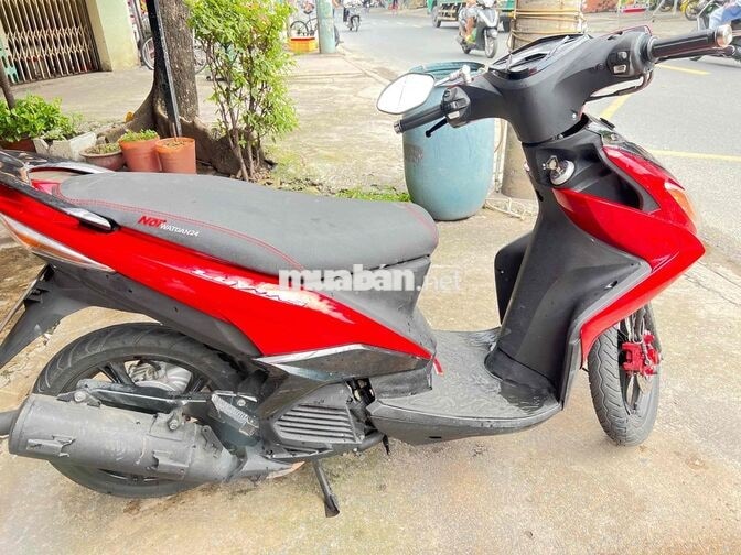 Yamaha Luvias 2011 Đỏ