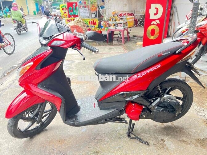 Yamaha Luvias 2011 Đỏ