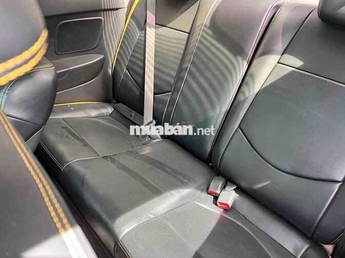 Kia Koup 2010 Vàng 2 cửa