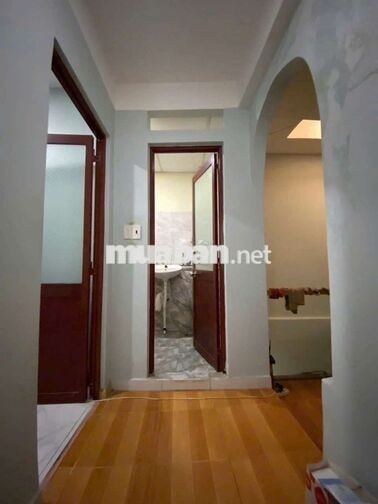 nhà nc rông rãi 5,5x10 trệt lầu 2pn 2vs CMT8 P13 Q10