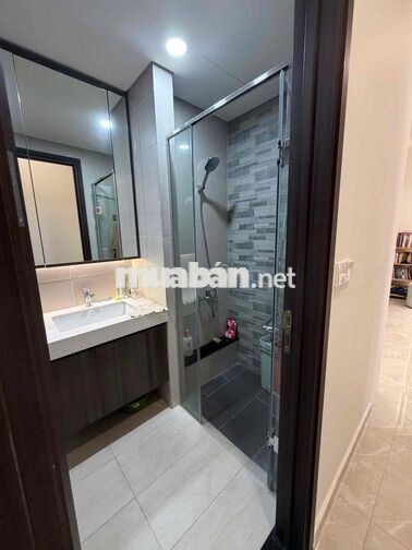Căn 2PN/2WC 79.7m2, full nội thất, view hồ bơi