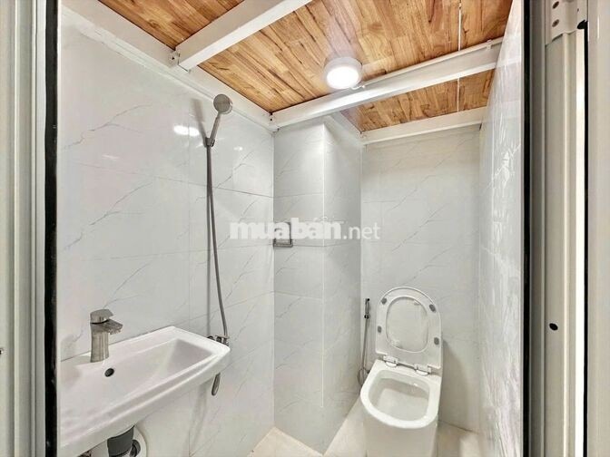 Ban công full NT máy lạnh sẵn phòng ngay chợ Bình Thành