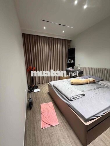 Căn 2PN/2WC 79.7m2, full nội thất, view hồ bơi