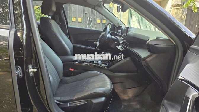 Peugeot 2008 2022 GT-Line 1.2Turbo,màu đen,6v km