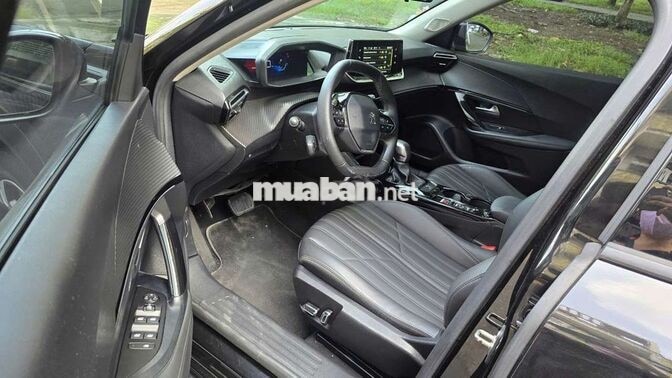 Peugeot 2008 2022 GT-Line 1.2Turbo,màu đen,6v km