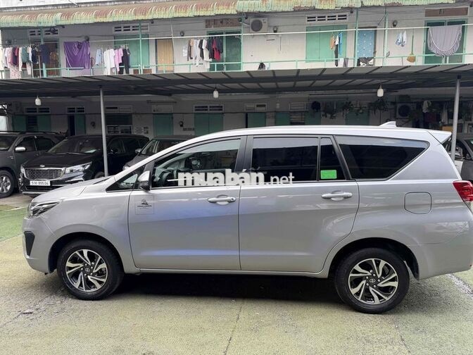 Toyota Innova 2022 Số sàn Bạc 100.000 km