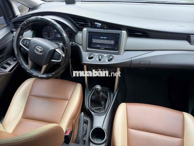Toyota Innova 2022 Số sàn Bạc 100.000 km