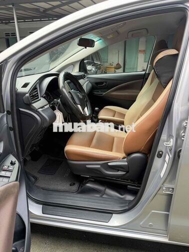Toyota Innova 2022 Số sàn Bạc 100.000 km