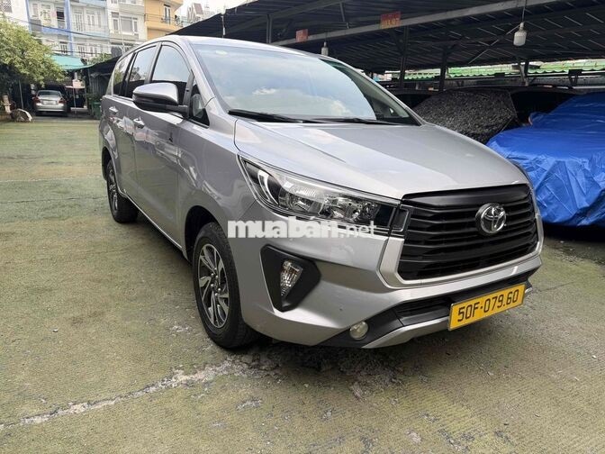 Toyota Innova 2022 Số sàn Bạc 100.000 km