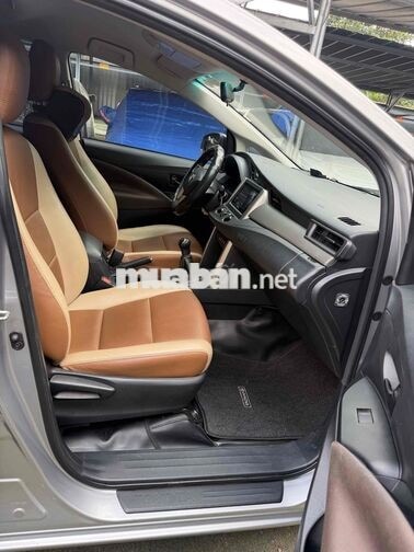 Toyota Innova 2022 Số sàn Bạc 100.000 km