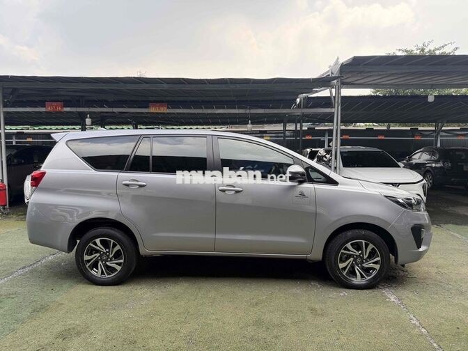 Toyota Innova 2022 Số sàn Bạc 100.000 km