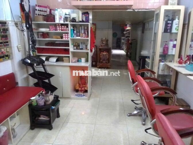 Cho thuê mặt bằng Q5 trước sân rộng rãi