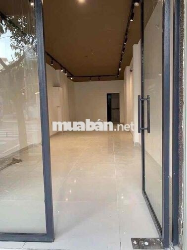 Cho thuê MẶT BẰNG MỚI ĐẸP MẶT TIỀN CÁCH MẠNG THÁNG 8 Q3 40m2 giá 25tr
