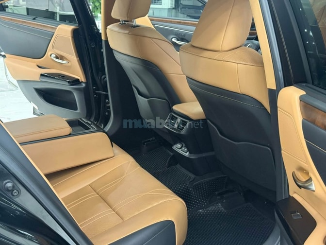 Bán Lexus ES250 sản xuất 2023. Xe cực mới.