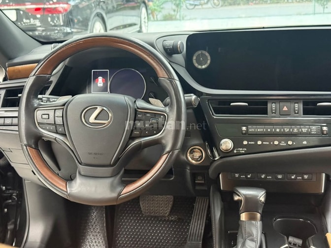 Bán Lexus ES250 sản xuất 2023. Xe cực mới.