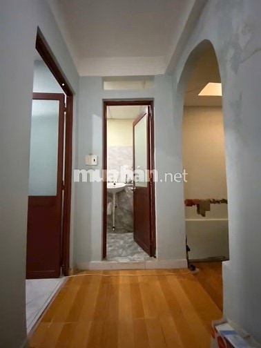 Cho thuê nhà 2 tầng - DTSD 100m2 - Cách Mạng Tháng Tám (Quận 10 cũ)