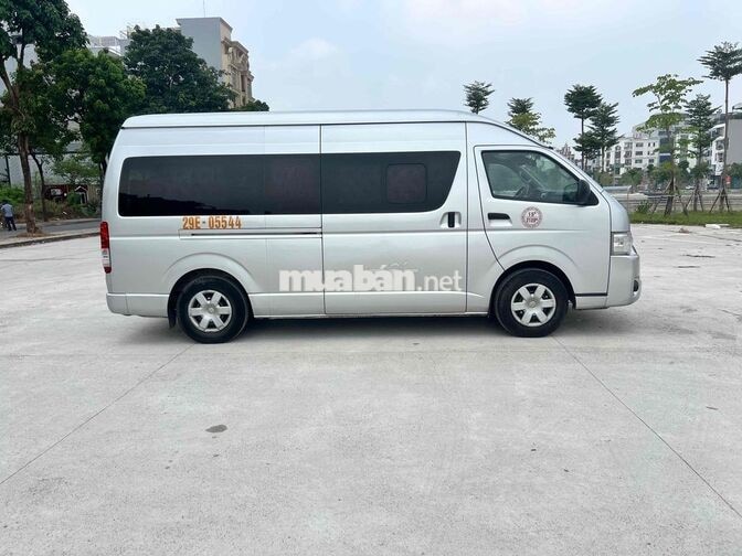 Toyota HIACE 2018 Dầu Bạc