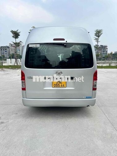 Toyota HIACE 2018 Dầu Bạc