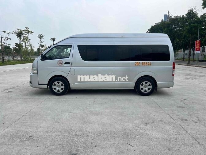 Toyota HIACE 2018 Dầu Bạc