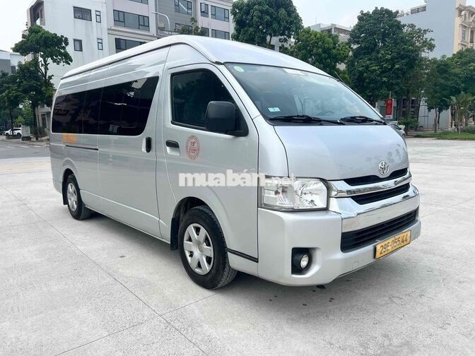 Toyota HIACE 2018 Dầu Bạc