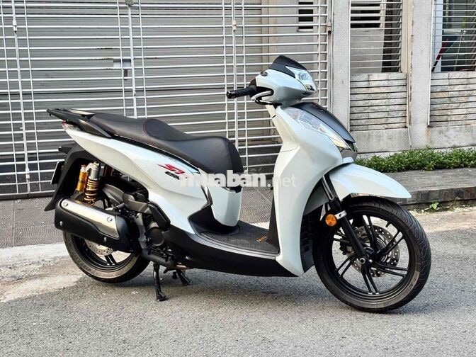 SH300i ABS Đk 2016 Trắng Đen Sport Bstp Chính Chủ