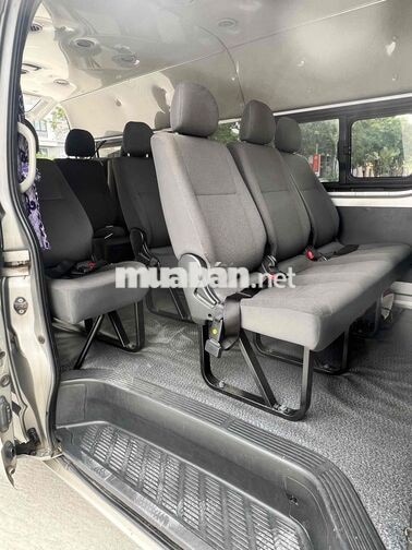 Toyota HIACE 2018 Dầu Bạc
