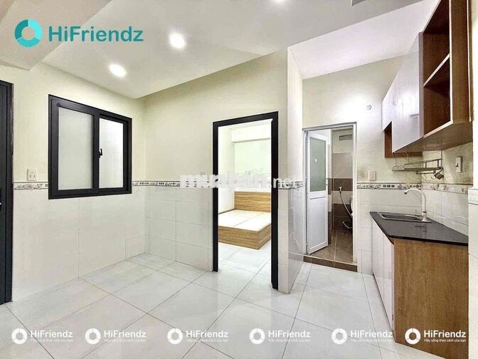 MỘT PHÒNG NGỦ TÁCH BẾP RỘNG CÓ THANG MÁY GẦN CÔNG VIÊN LÀNG HOA