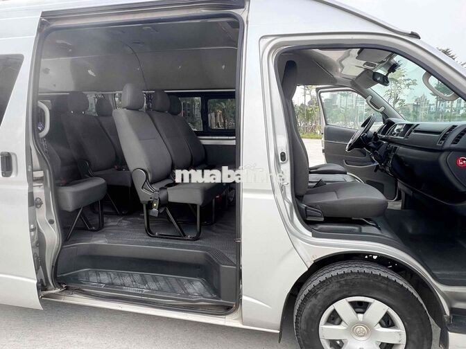 Toyota HIACE 2018 Dầu Bạc