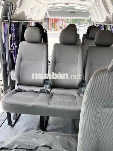 Toyota HIACE 2018 Dầu Bạc