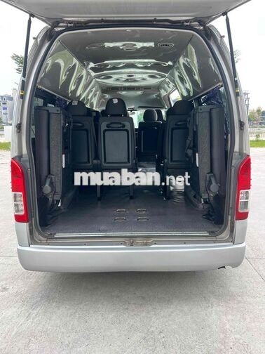 Toyota HIACE 2018 Dầu Bạc