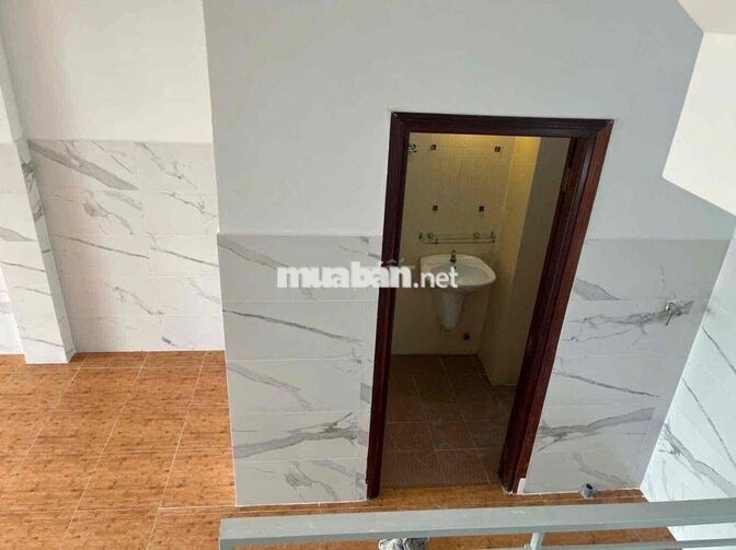 CHO THUÊ NHÀ NGUYÊN CĂN - 4 PHÒNG - HẺM Ô TÔ GẦN BỜ KÈ
