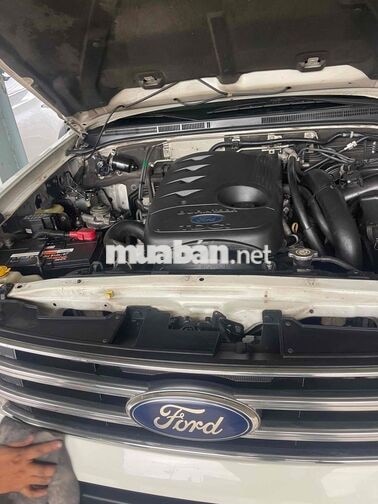 Ford Everest 2014 Trắng Tự động 7 chỗ