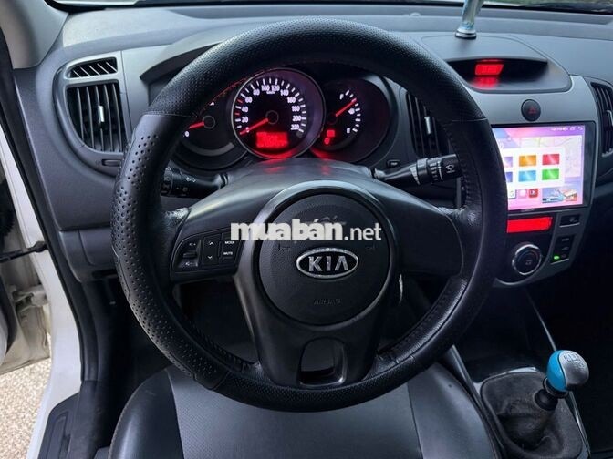 KIA FORTE 2012 1.6 MT Số sàn Trắng