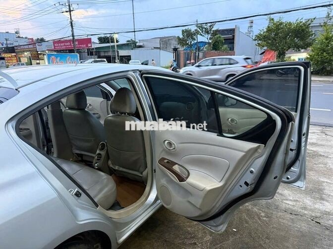 Nissan Sunny 2016 Số sàn màu bạc
