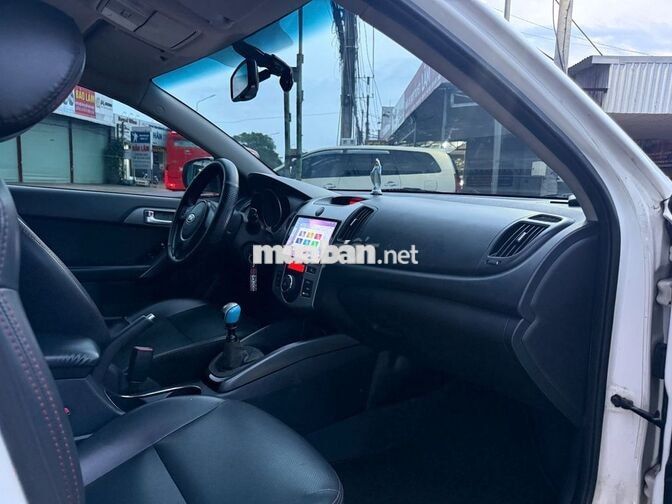 KIA FORTE 2012 1.6 MT Số sàn Trắng
