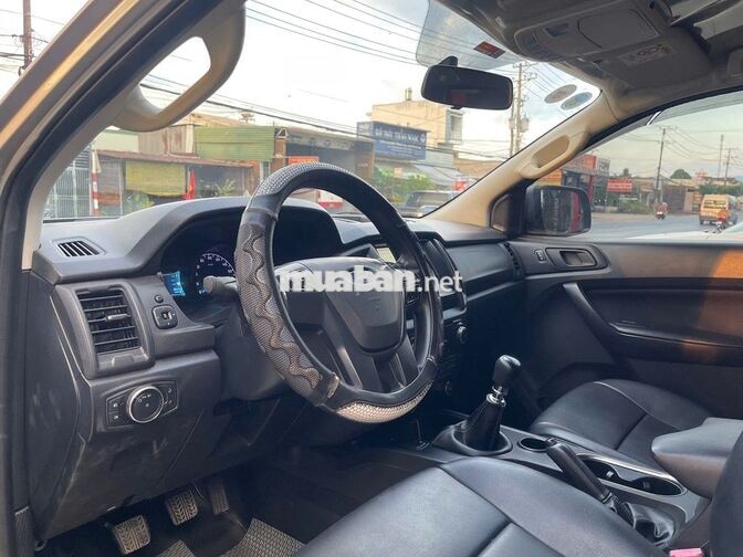Ford Everest 2018 2.0 Turbo 4x2 số sàn 1 cực chất.