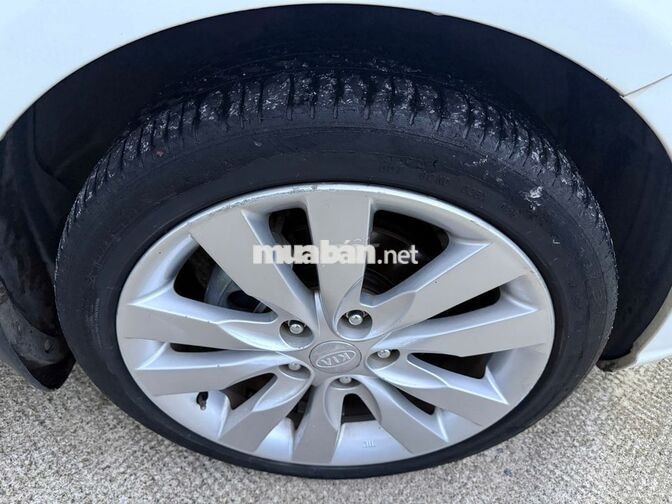 KIA FORTE 2012 1.6 MT Số sàn Trắng