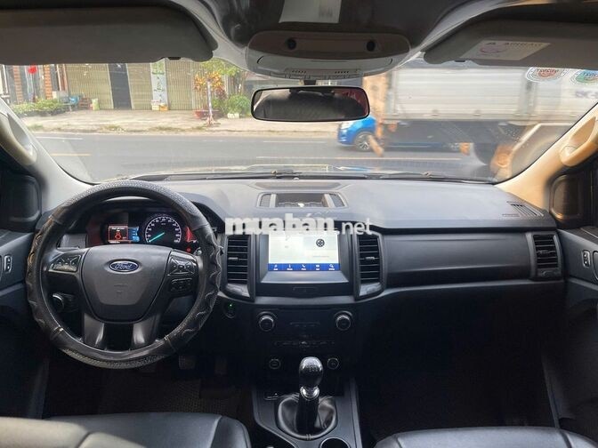 Ford Everest 2018 2.0 Turbo 4x2 số sàn 1 cực chất.