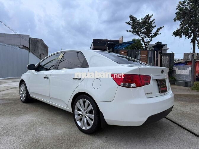 KIA FORTE 2012 1.6 MT Số sàn Trắng