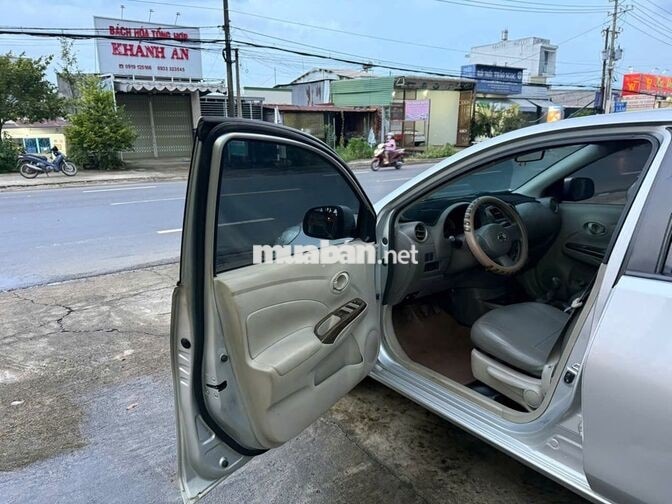 Nissan Sunny 2016 Số sàn màu bạc