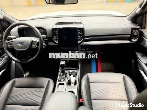 Xe Ford Everest Titanium 2.0L 4x2 AT 2022