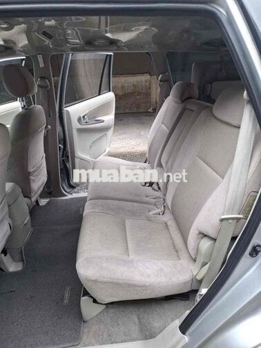 Toyota Innova 8 chỗ Số sàn Xăng Bạc