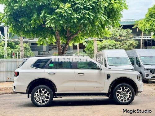 Xe Ford Everest Titanium 2.0L 4x2 AT 2022