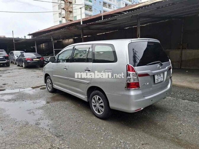 Toyota Innova 8 chỗ Số sàn Xăng Bạc